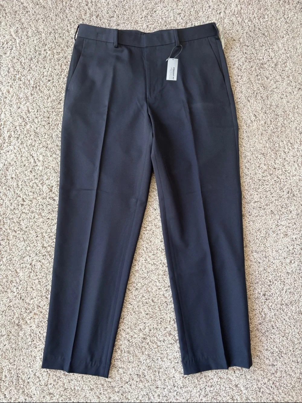 Men’s straight fit Van Heusen pants 34 x 32 - Picture 2 of 3